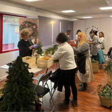 Cargar imagen en el visor de la galería, TALLER DE CORONAS NAVIDEÑAS