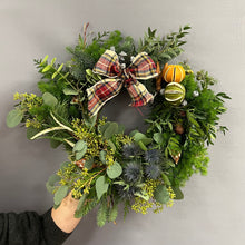 Cargar imagen en el visor de la galería, TALLER DE CORONAS NAVIDEÑAS