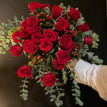 Cargar imagen en el visor de la galería, RAMO DE 24 ROSAS TALLO LARGO